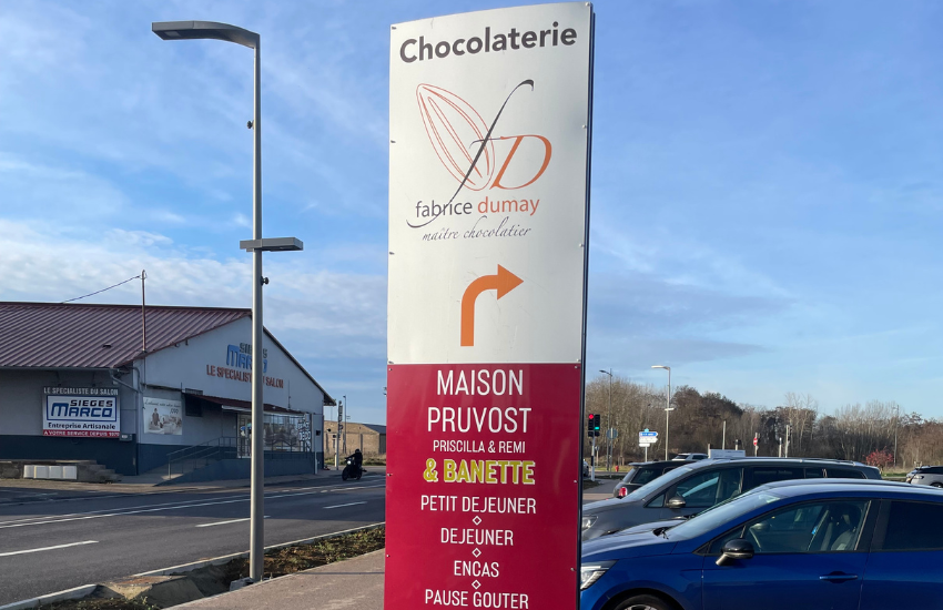 Image d'un totem publicitaire