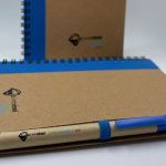 Stylos et carnets personnalisés bleu.